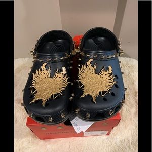 🎉Sale🎉Vivienne Tam Crocs with chain links.